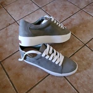 NWOT platform sneaker